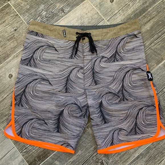 Hurley board shorts - Picture 2 of 6